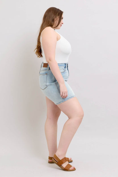 Judy Blue Light Wash 2 Button Denim Shorts with Pockets - Dad Shorts - In Style Chics Boutique Women's Juniors Plus Size Apparel Online 