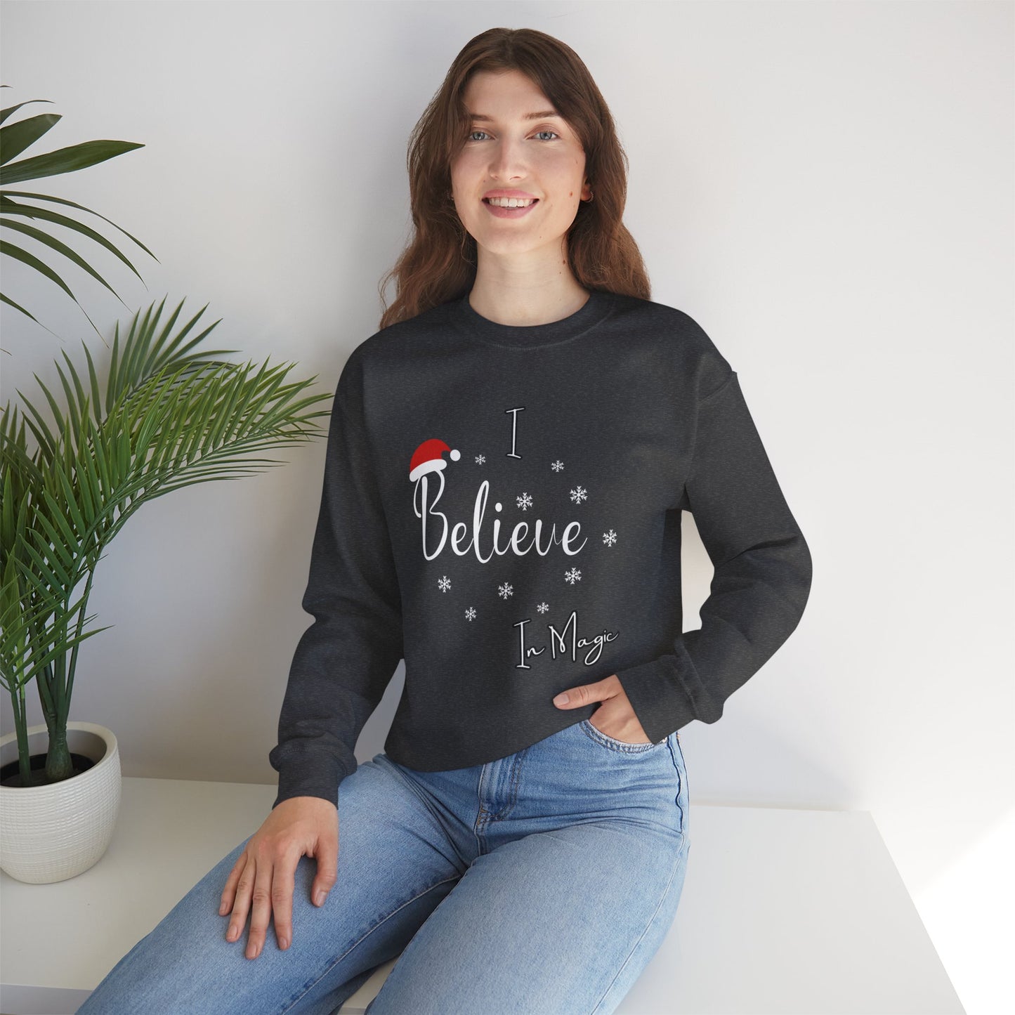 Crewneck "I Believe in Magic" Christmas Sweatshirt - In Style Chics Boutique