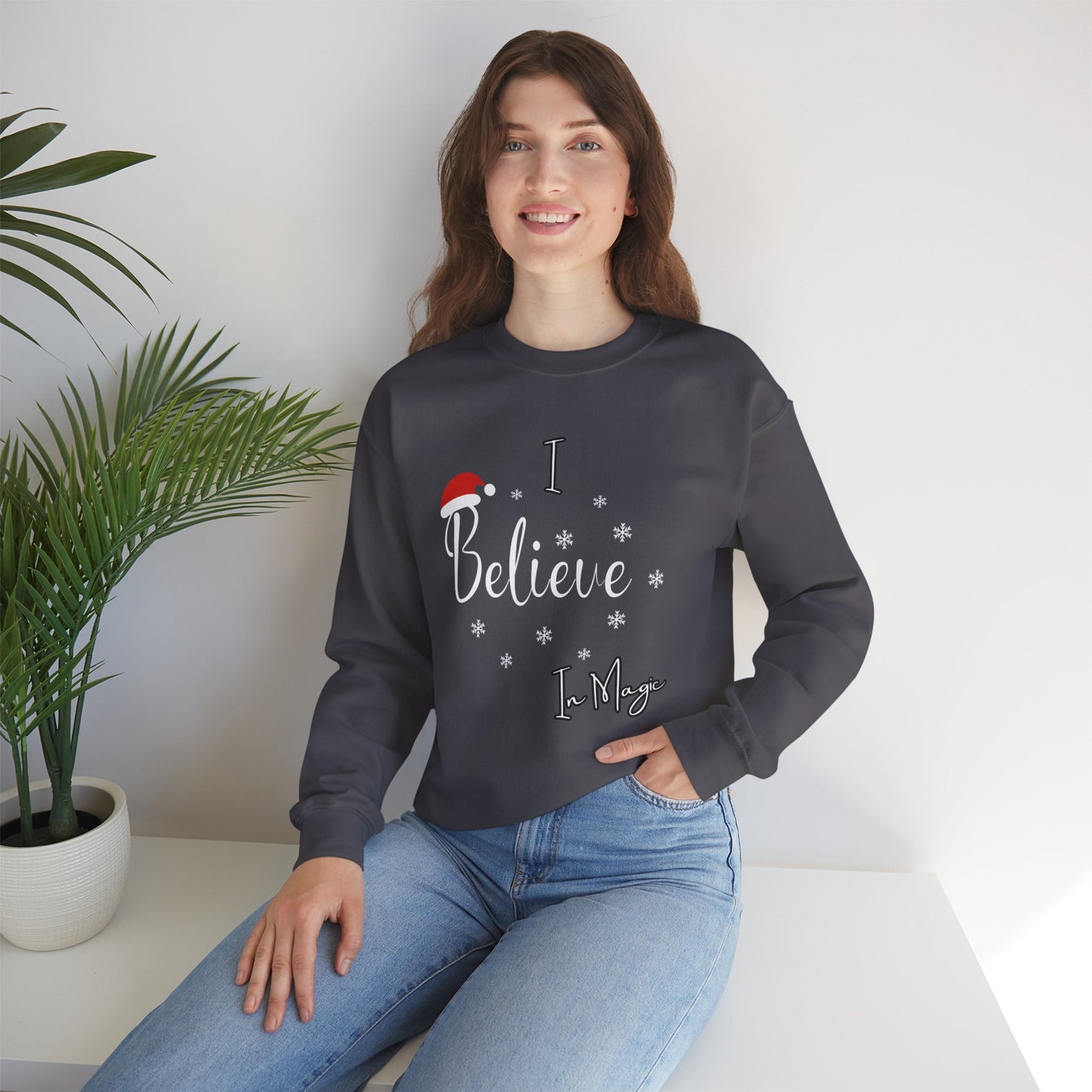 Crewneck "I Believe in Magic" Christmas Sweatshirt - In Style Chics Boutique